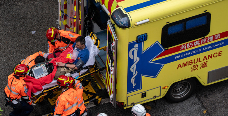 Число жертв пожара в жилом комплексе Гонконга выросло до 65 человек