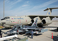 Учебно-боевой самолет Як-130М и военно-транспортный самолёт Ил-76МД-90А (на втором плане)