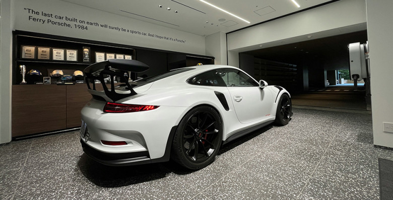 Продажи Porsche упали на 10% в 2025 году