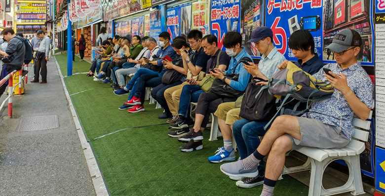 Одиноким японцам начали компенсировать расходы на приложения для знакомств