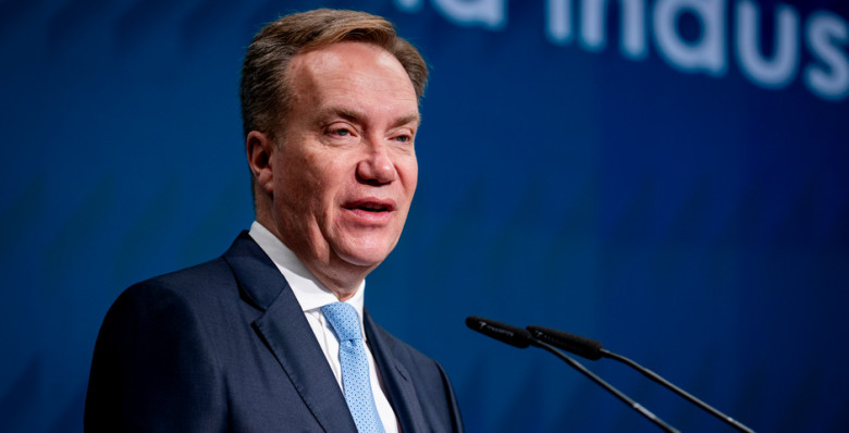 Глава Давосского форума подал в отставку после сообщений о связях с Джеффри Эпштейном