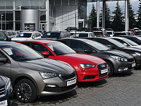 Выдача автокредитов в России упала на 45,5%