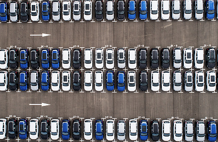 Авторынок ушел в неуправляемый дрифт