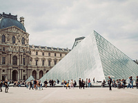 Из Лувра украли более 8 тыс. бриллиантов и 200 жемчужин при нападении в октябре