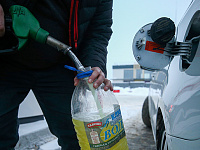 В Петербурге временно запретили продажу бензина несовершеннолетним