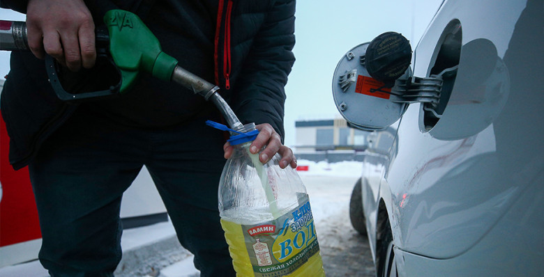 В Петербурге временно запретили продажу бензина несовершеннолетним