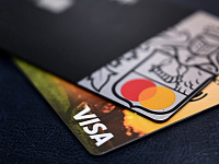 В Госдуме предупредили о росте рисков использования карт Visa и Mastercard