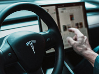 Илон Маск сообщил о прекращении продаж функции автопилота Tesla