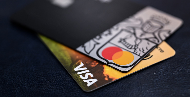 В Госдуме предупредили о росте рисков использования карт Visa и Mastercard