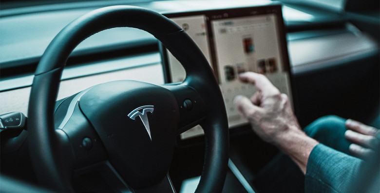 Илон Маск сообщил о прекращении продаж функции автопилота Tesla