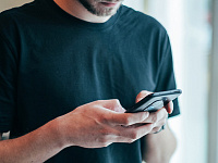 В России предложили предустанавливать отечественные ИИ на смартфоны