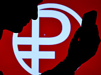 Эксперт объяснил необходимость контроля переводов свыше 2,4 млн рублей