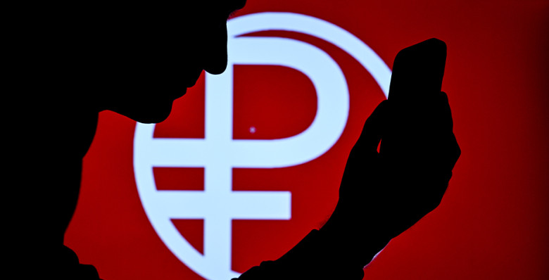 Эксперт объяснил необходимость контроля переводов свыше 2,4 млн рублей