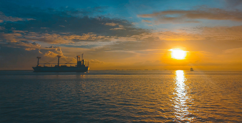 Иран пропустил первое судно через Ормузский пролив после начала перемирия