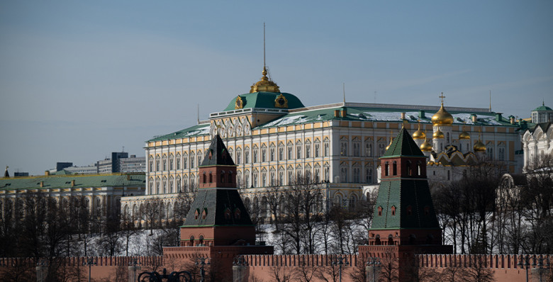 В Кремле прокомментировали смягчение санкций США против российской нефти