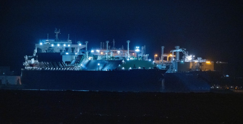 Reuters: Иран запретил движение судов через Ормузский пролив