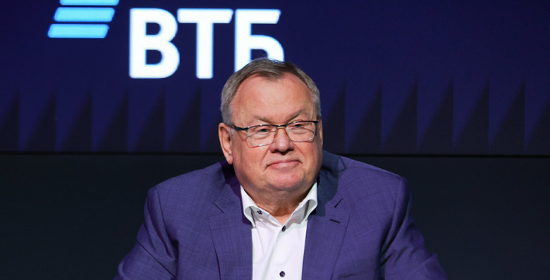 Глава ВТБ Андрей Костин рассказал о попытке пригласить «Алису» на ужин