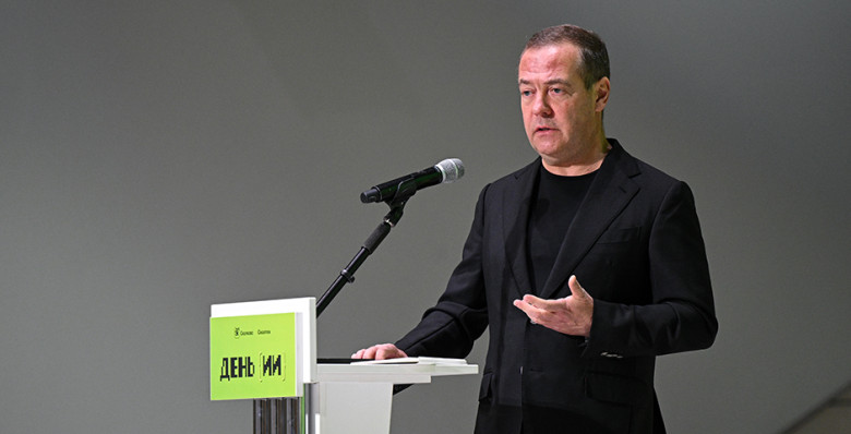 Дмитрий Медведев рассказал, использует ли нейросети при написании постов