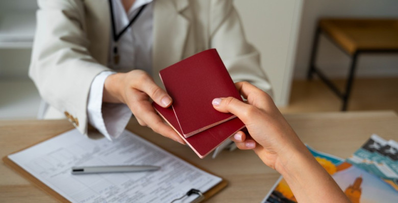 Владимир Путин отменил записи о детях в загранпаспортах