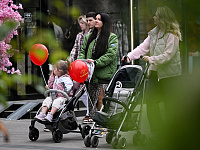 Владимир Путин поручил определить единые критерии для статуса многодетной семьи