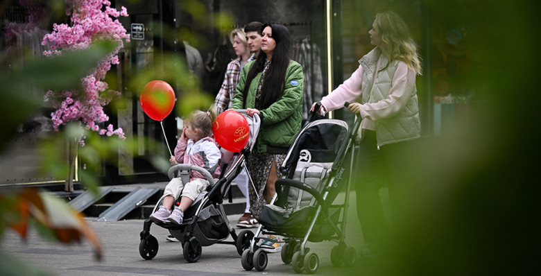 Владимир Путин поручил определить единые критерии для статуса многодетной семьи