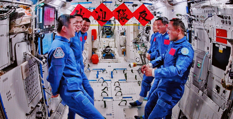 Экипаж «Шэньчжоу-20» застрял на орбите