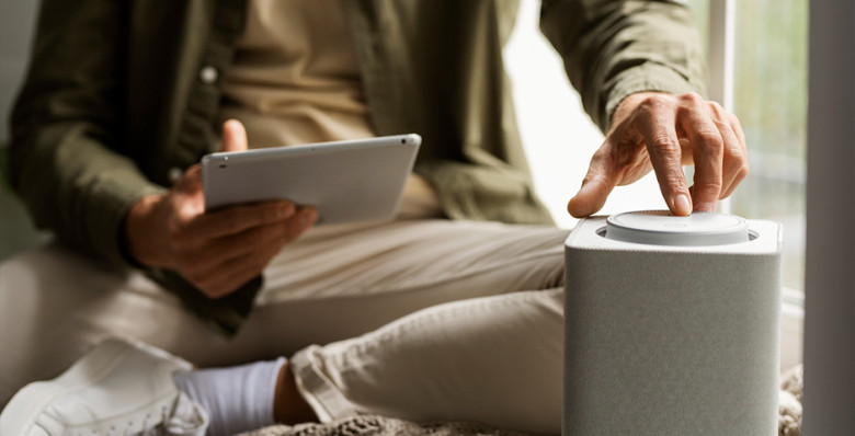 В Роскачестве посоветовали не обсуждать чувствительные темы возле умных колонок