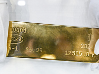 Стоимость золота впервые превысила $4950 за тройскую унцию