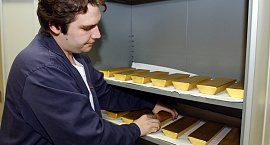 Российские золотые резервы впервые в истории превысили $300 млрд