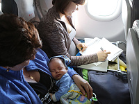 Минтранс разрешит провозить в самолетах более 100 мл детского питания