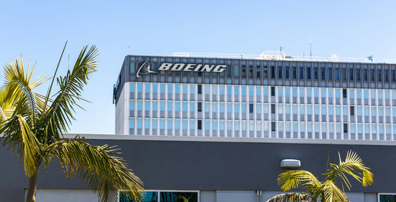 Рабочие трех заводов Boeing в США объявили забастовку