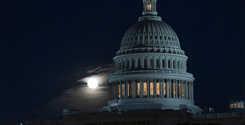 Сенат США одобрил законопроект о финансировании правительства до конца января