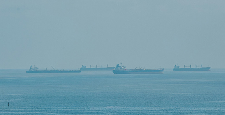 Иран введет плату за проход судов через Ормузский пролив