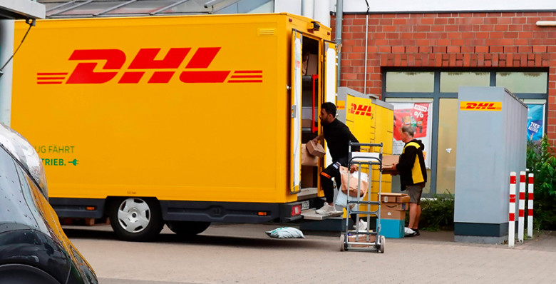 DHL приостановила отправку посылок в США из-за новых таможенных правил