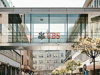 Швейцарский банк UBS может перенести штаб-квартиру в США