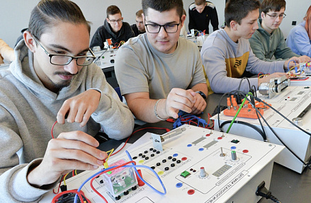 «Технарям» здесь не место