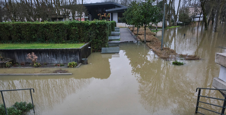 Во Франции из-за сильных ливней затопило более 110 тыс. га земли
