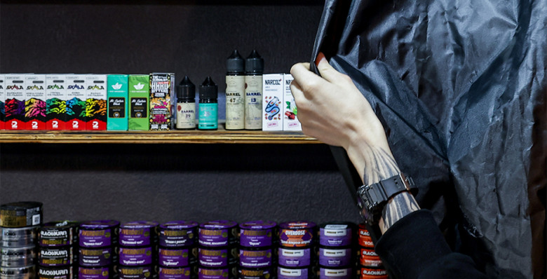 В Госдуму внесли поправки о полном запрете продаж вейпов