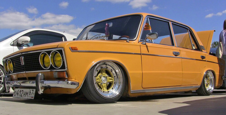 В России предложили лишать прав за тюнинг фар и выхлопных систем авто