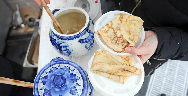 В Россельхозбанке подсчитали, сколько блинов россияне съедают на Масленицу