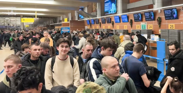 Рекордный снегопад вызвал транспортный коллапс в аэропорту Шереметьево