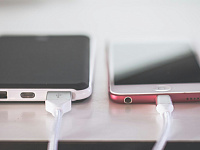 Эксперты оценили риски зарядки смартфонов в общественных местах