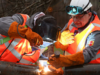 Швеи, водители, монтажники: Роструд назвал самые востребованные профессии в России