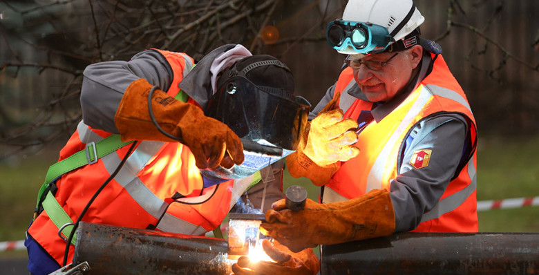 Швеи, водители, монтажники: Роструд назвал самые востребованные профессии в России