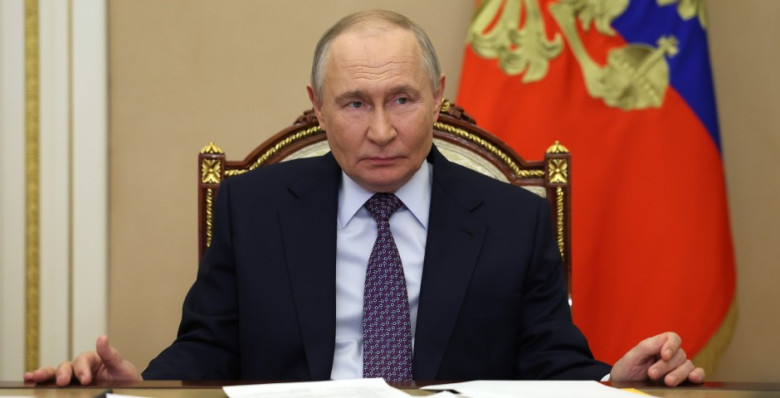 Владимир Путин поздравил россиян с Днем защитника Отечества