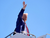 Дональд Трамп вылетел на Аляску для встречи с Владимиром Путиным