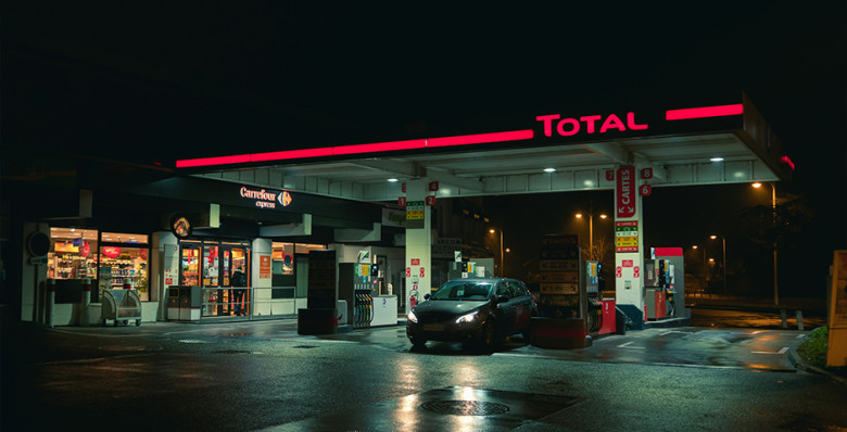 TotalEnergies частично приостановила добычу на Ближнем Востоке