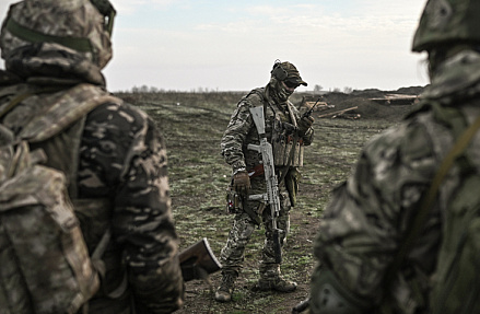 Переговоры пошли на все три стороны