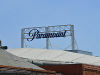 Звезды Голливуда выступили против слияния Paramount и Warner Bros. Discovery