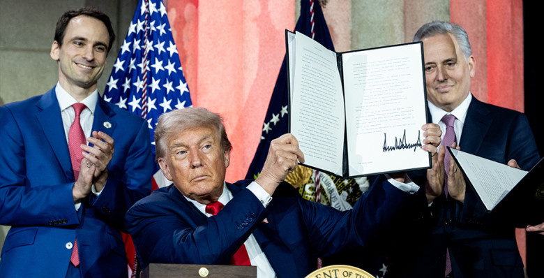 Дональд Трамп подписал прекращающий шатдаун закон о финансировании правительства США